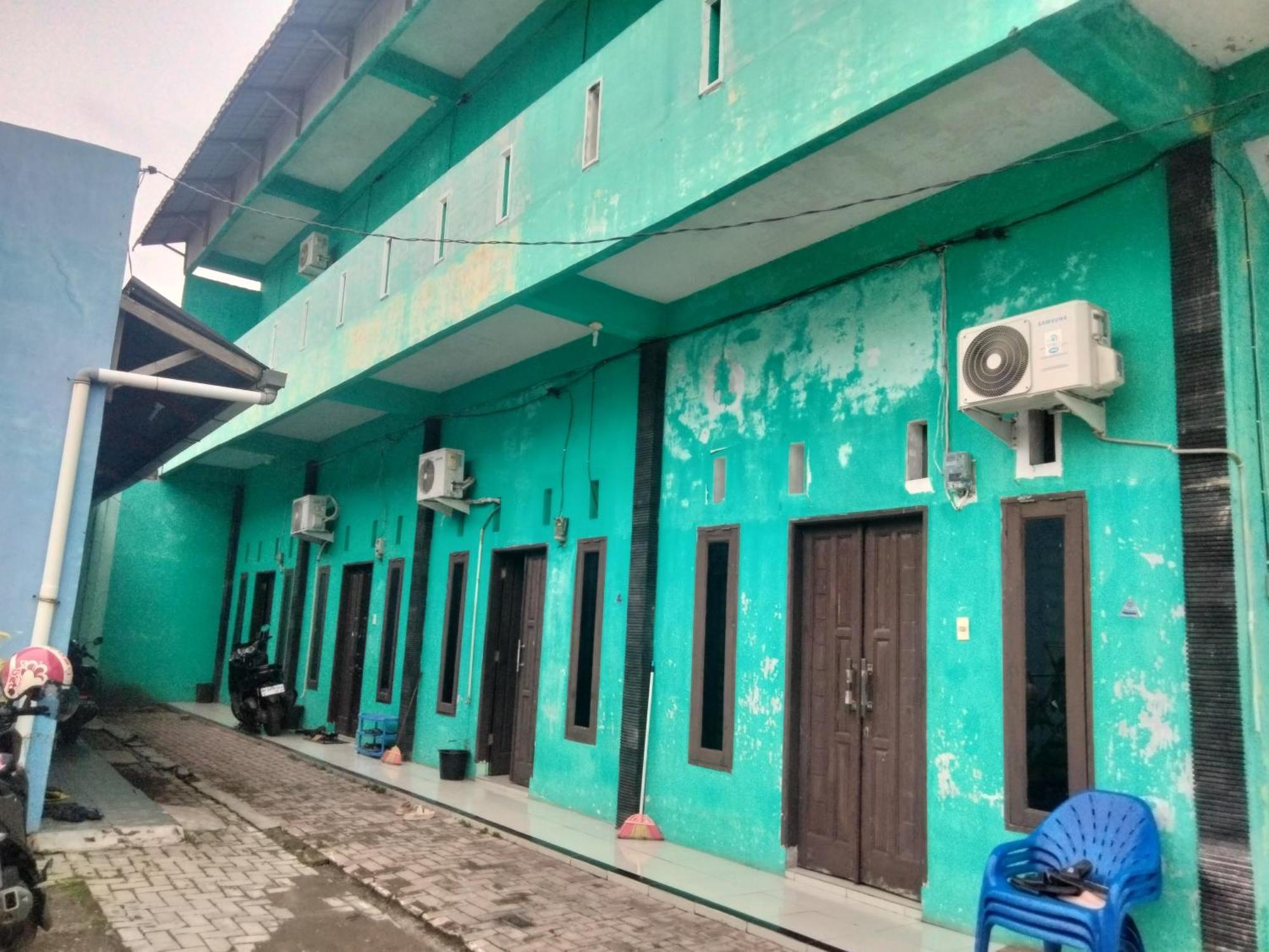 Spot On 92839 Nany Asoka Syariah Near Anyong Cafe Hotel